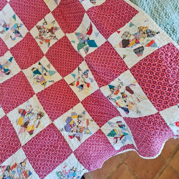Vintage handmade red patchwork quilt - Picture 5 of 13